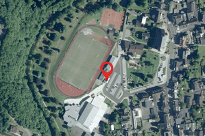 Luftbild mit Markierung für den GPS-Referenzpunkt in Neustadt (Wied)