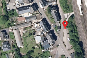 Luftbild mit Markierung für den GPS-Referenzpunkt in Bullay