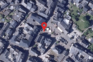 Luftbild mit Markierung für den GPS-Referenzpunkt in Treis
