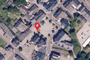 Luftbild mit Markierung für den GPS-Referenzpunkt in Westerburg